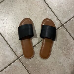 Women’s size 6 black sandal